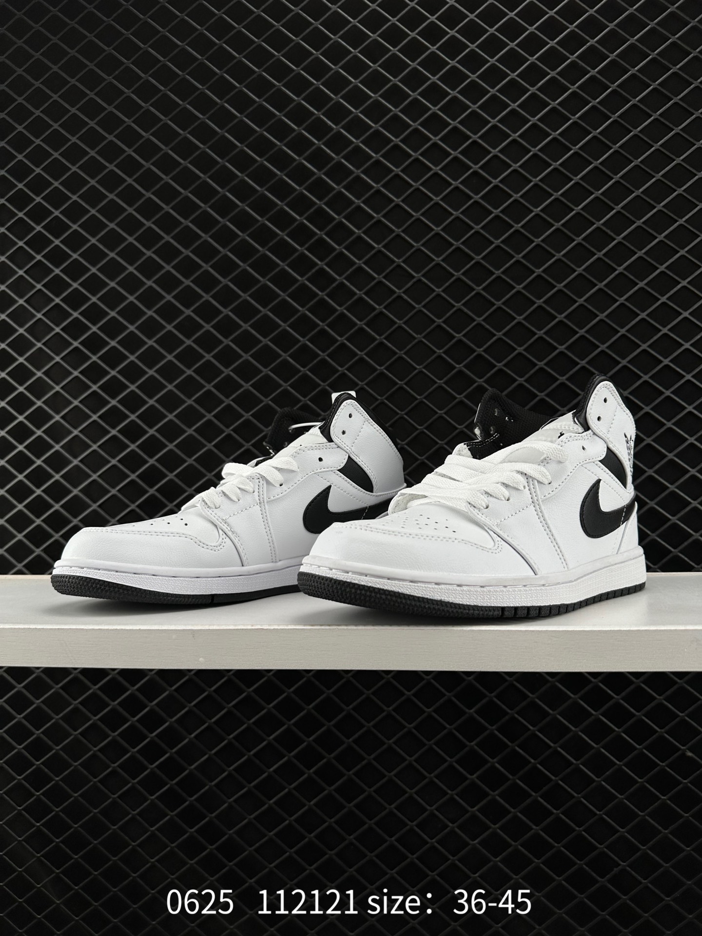 NIKE Air Jordan 1 Retro Mid